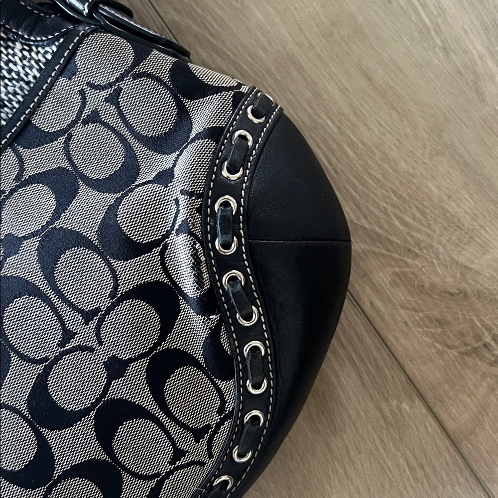 Coach F10425, vintage Soho Shoulder Bag (Y2K era, circa 2006) - Picture 8 of 8